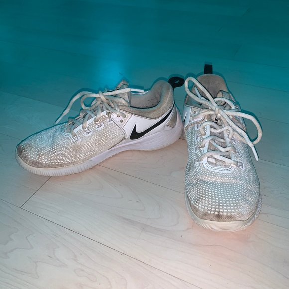 Nike Volleyball Shoes - Picture 1 of 2